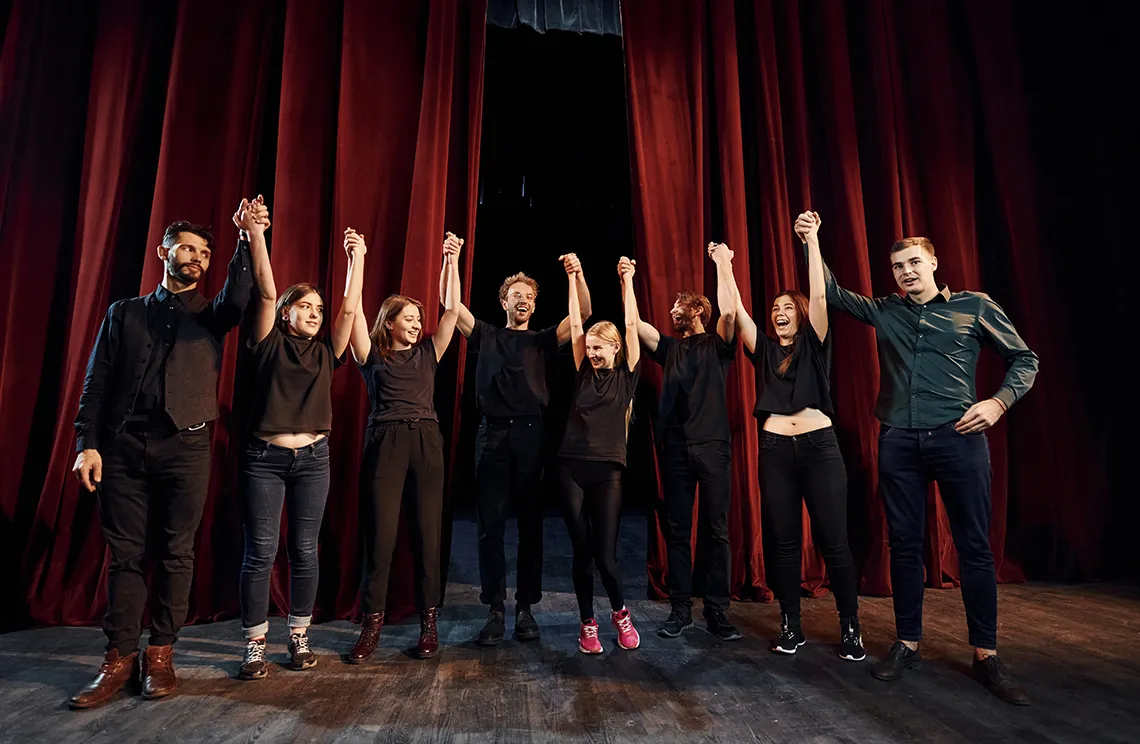 actors taking a bow